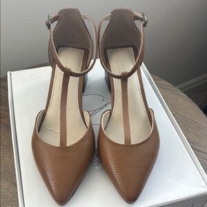 NEW in box Journee Collection Brown Leather Women's pumps